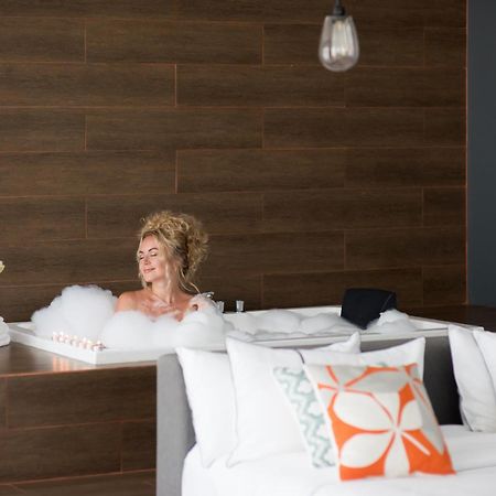 White Boutique Hotel And Residences Sihanoukville Exterior foto