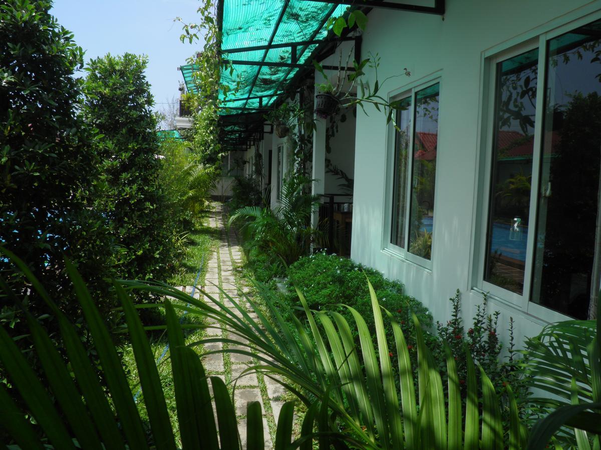 White Boutique Hotel And Residences Sihanoukville Exterior foto