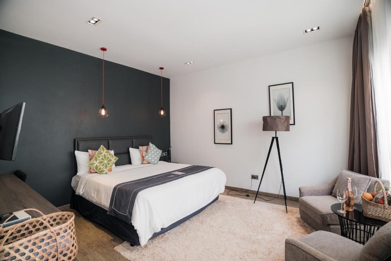 White Boutique Hotel And Residences Sihanoukville Zimmer foto