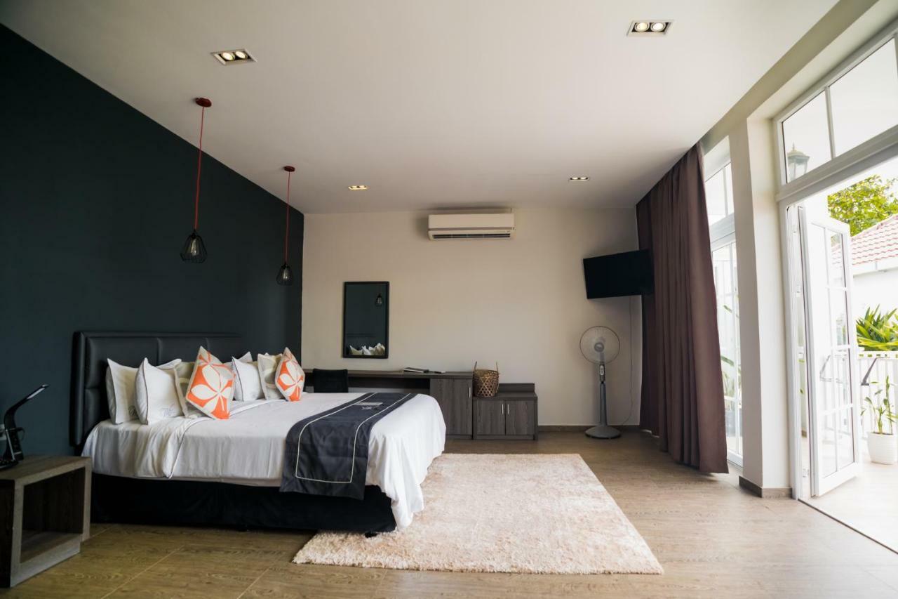 White Boutique Hotel And Residences Sihanoukville Zimmer foto